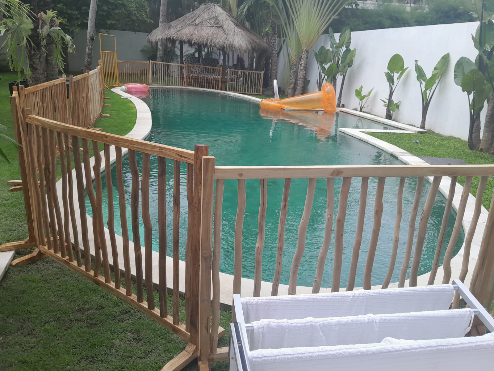 pool fence kayu